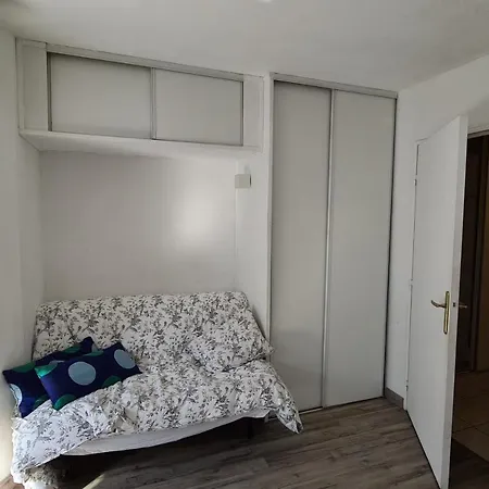 Nest With Balcony In Montpellier